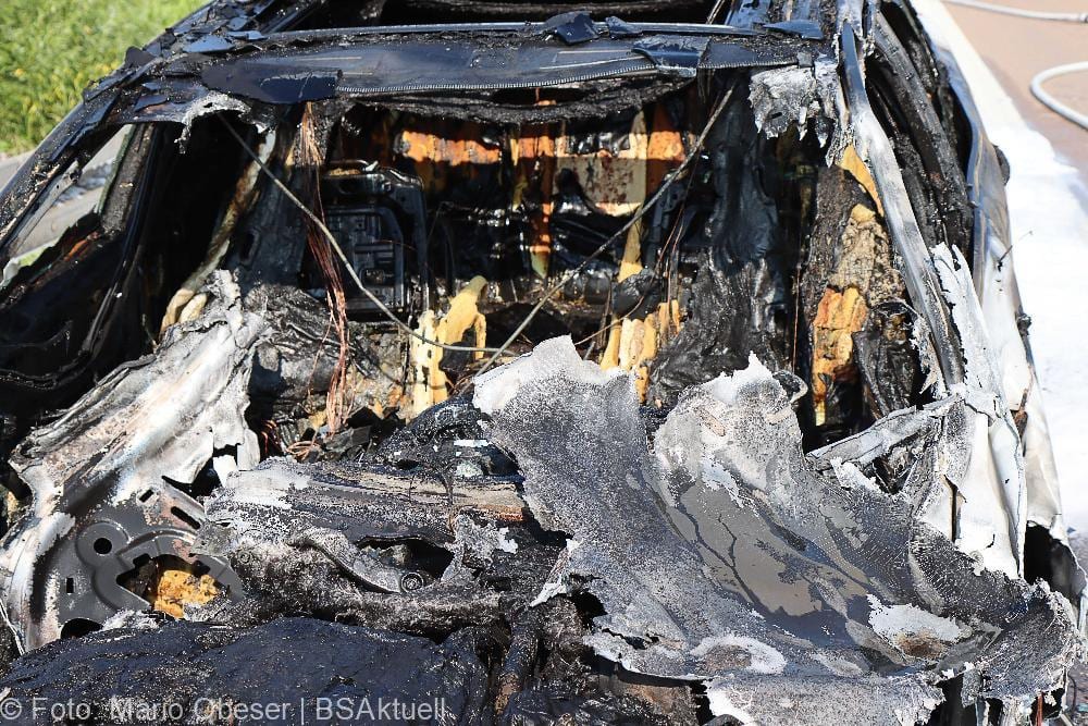 Jaguar brennt auf der A8 bei Burgau