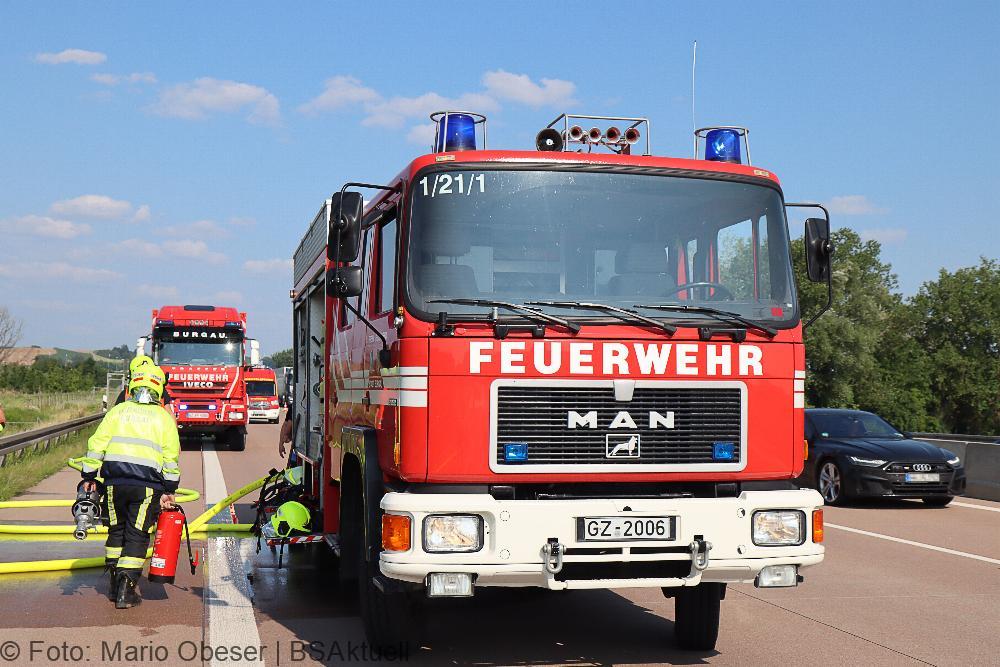Jaguar brennt auf der A8 bei Burgau