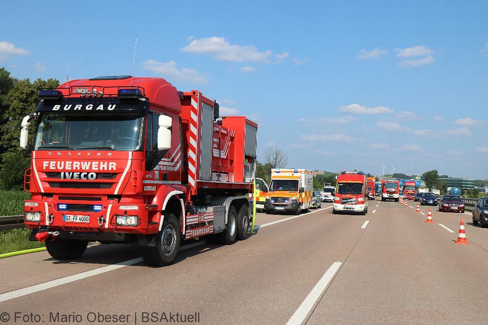 Jaguar brennt auf der A8 bei Burgau