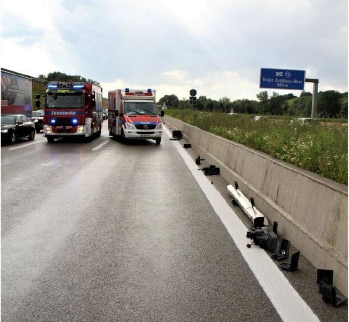 Unfall A8 Pkw und Lkw bei Augsburg