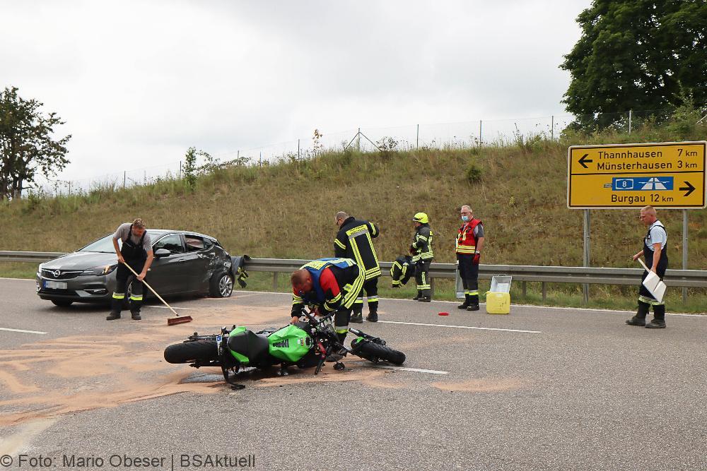 Unfall Motorrad und Pkw bei Burtenbach