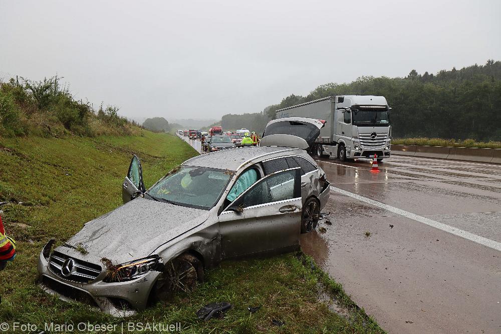 Unfall A8 Burgau Guenzburg am 30.08.2021