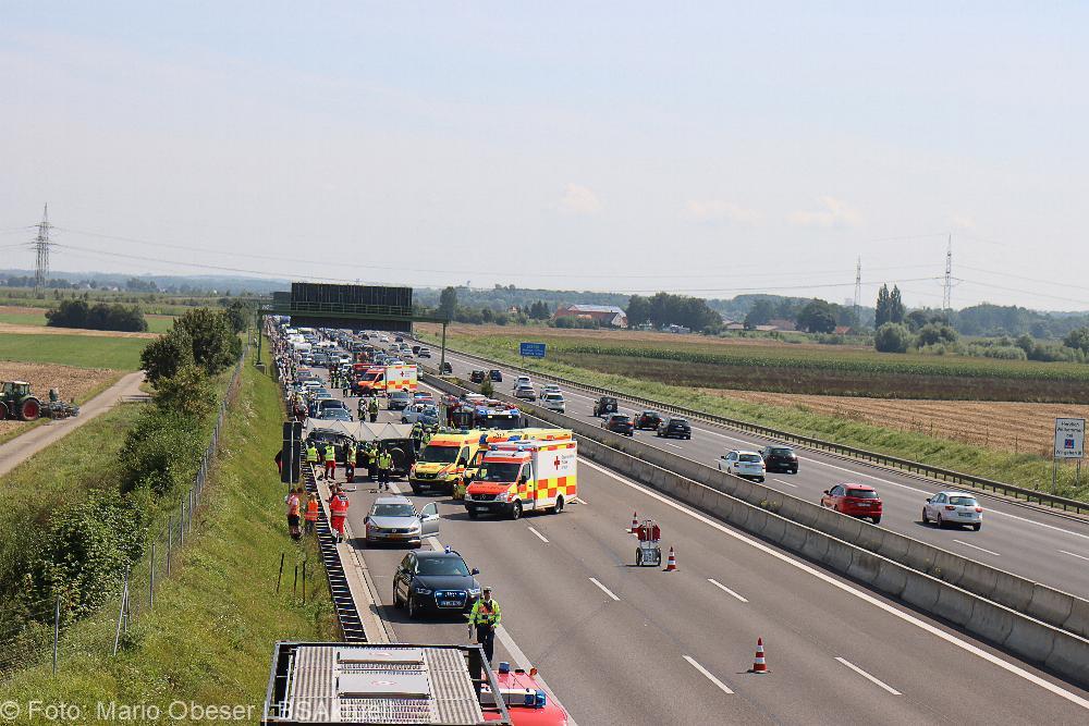 Unfall A8 nahe Kreuz Elchingen 21.08.2021