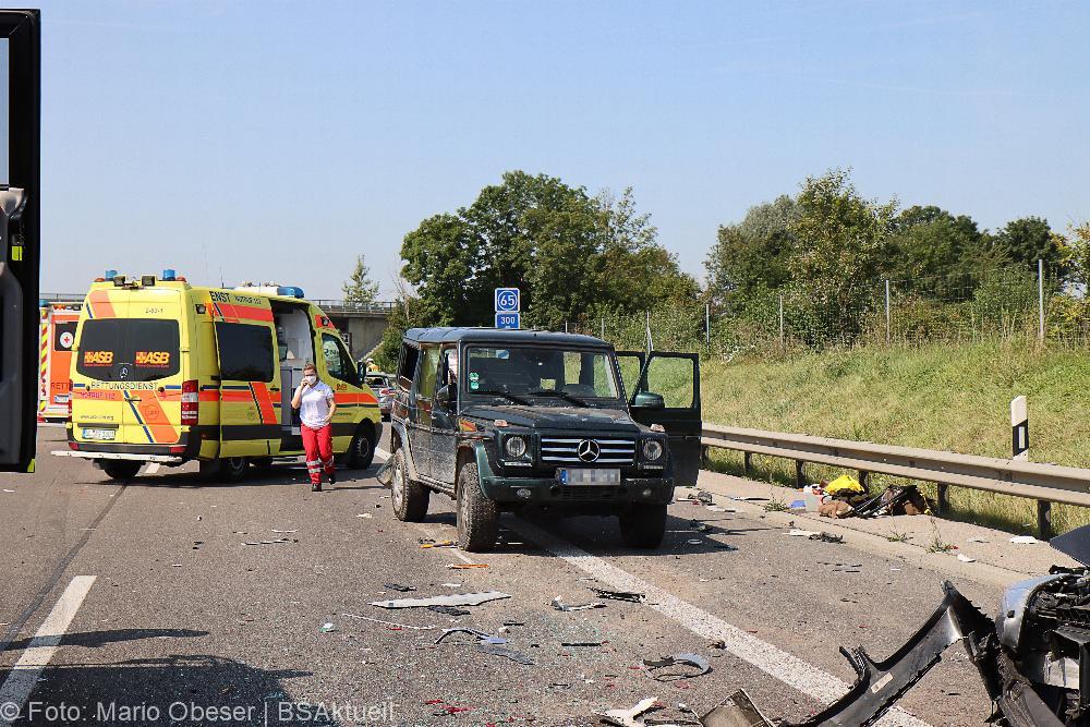 Unfall A8 nahe Kreuz Elchingen 21.08.2021