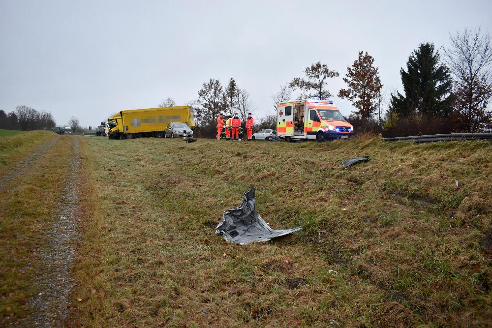 Schwerer Unfall auf der B12 bei Kaufbeuren