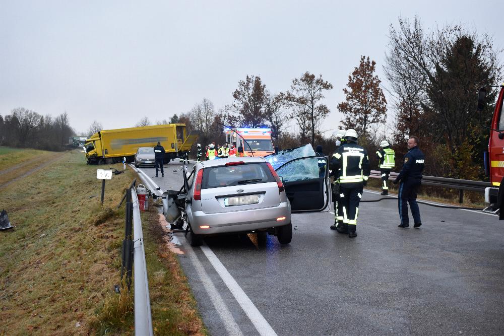 Schwerer Unfall auf der B12 bei Kaufbeuren