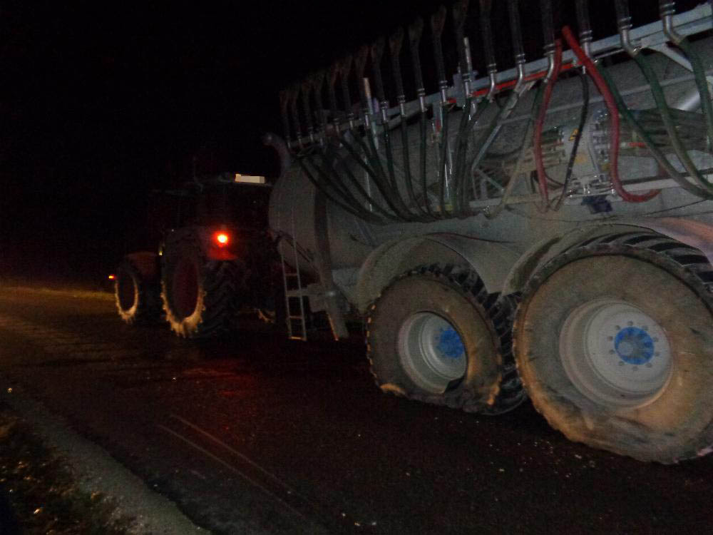 Unfall Pkw Güllefass Ichenhausen Unterrohr 25112021
