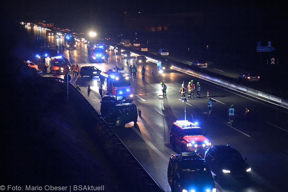 Auffahrunfall A8 Günzburg 26122021