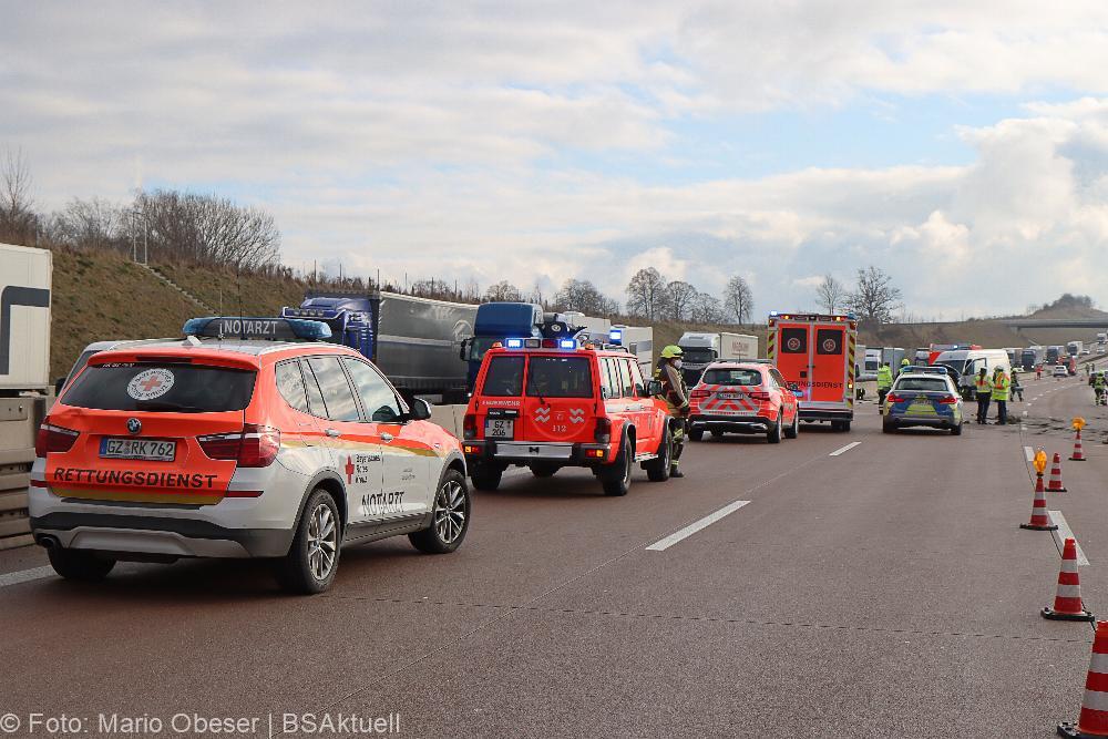 Unfall A8 Günzburg - Burgau am 11.01.2022