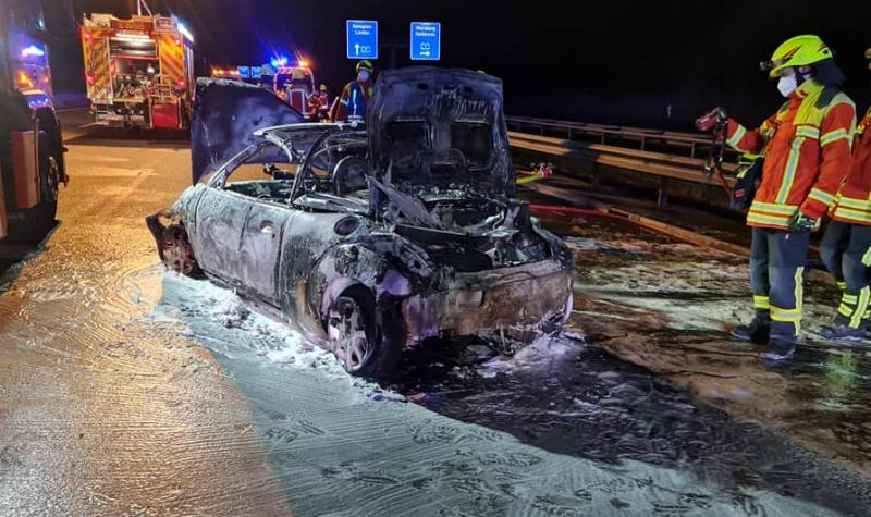 Unfall Pkw-Brand A8 Kreuz Ulm-Elchingen