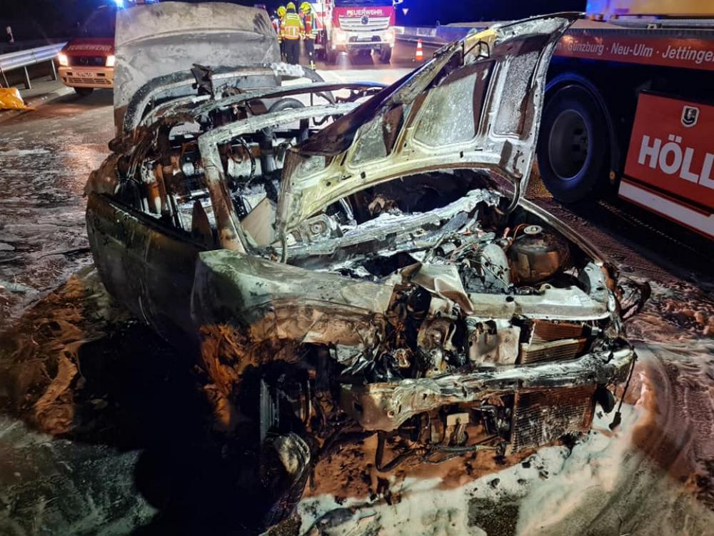 Unfall Pkw-Brand A8 Kreuz Ulm-Elchingen