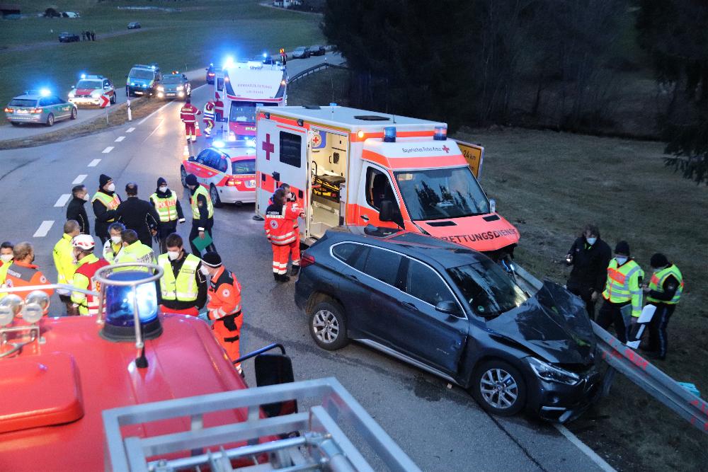 Unfall Rettungswagen Pkw Allgäu 04012022