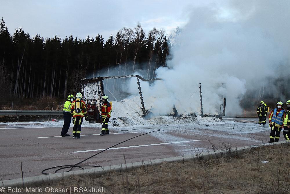A8 Brand Sattelauflieger am 14.02.2022