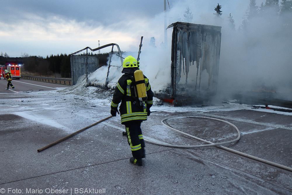 A8 Brand Sattelauflieger am 14.02.2022