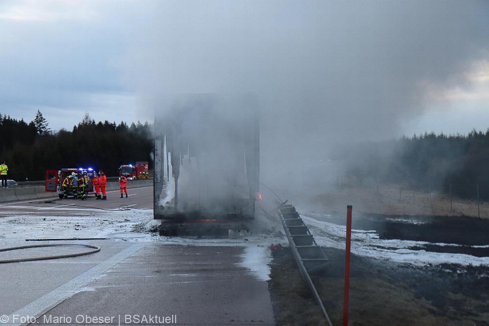 A8 Brand Sattelauflieger am 14.02.2022