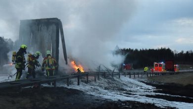 A8 Brand Sattelauflieger am 14.02.2022