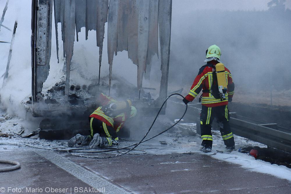 A8 Brand Sattelauflieger am 14.02.2022