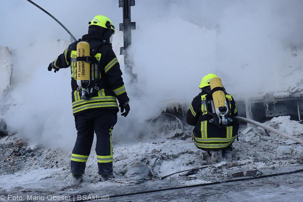 A8 Brand Sattelauflieger am 14.02.2022