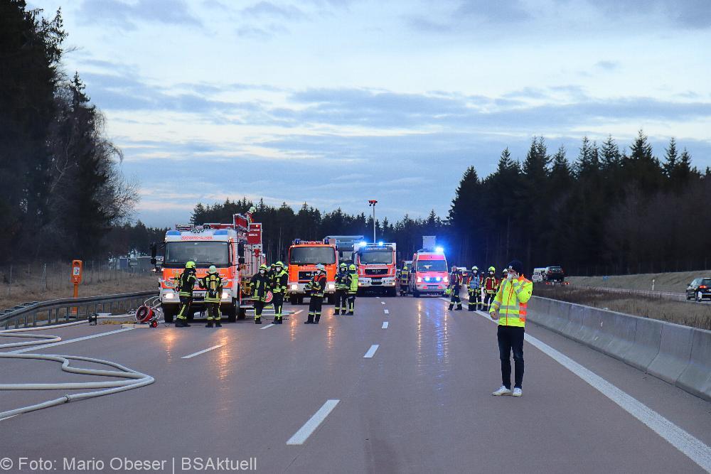 A8 Brand Sattelauflieger am 14.02.2022