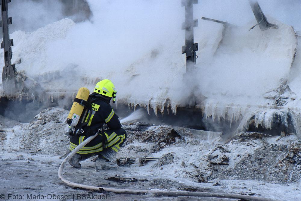 A8 Brand Sattelauflieger am 14.02.2022