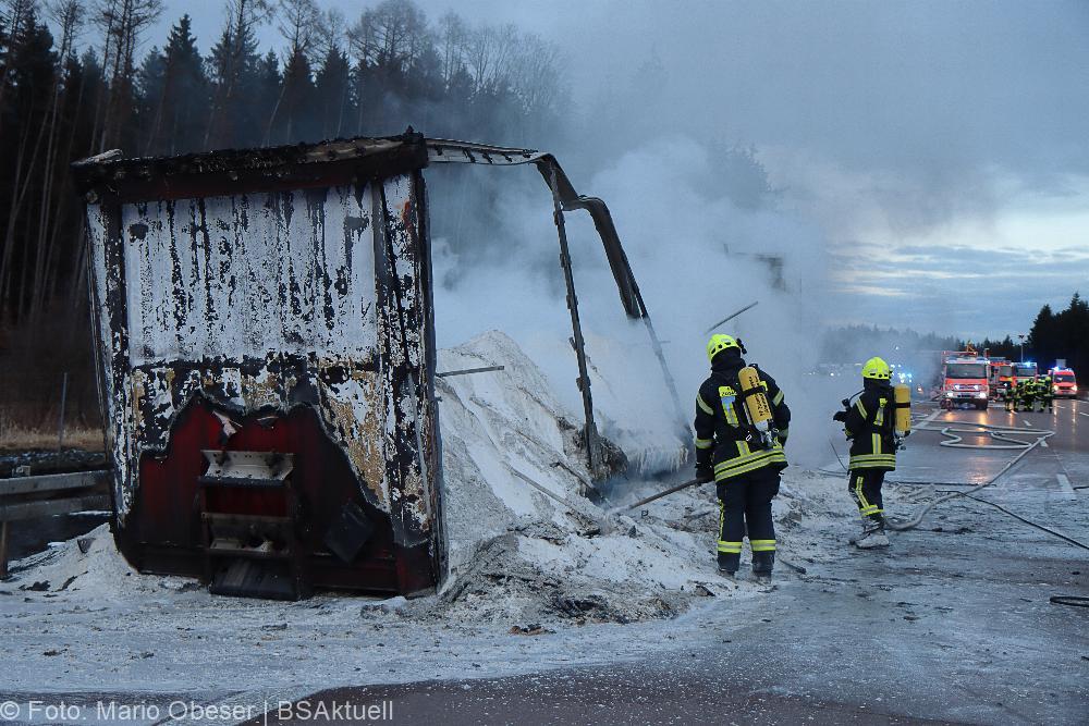 A8 Brand Sattelauflieger am 14.02.2022