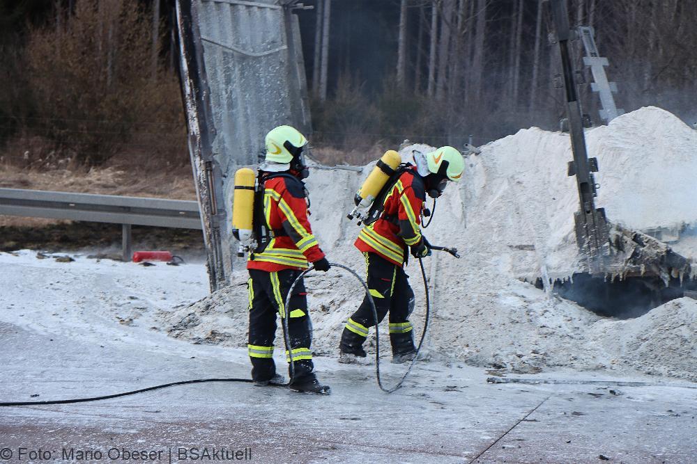 A8 Brand Sattelauflieger am 14.02.2022