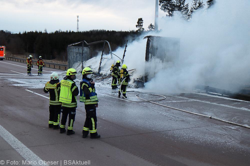 A8 Brand Sattelauflieger am 14.02.2022