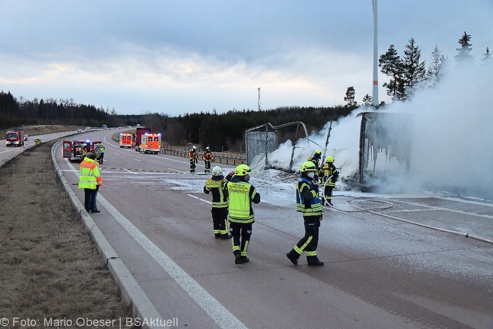 A8 Brand Sattelauflieger am 14.02.2022