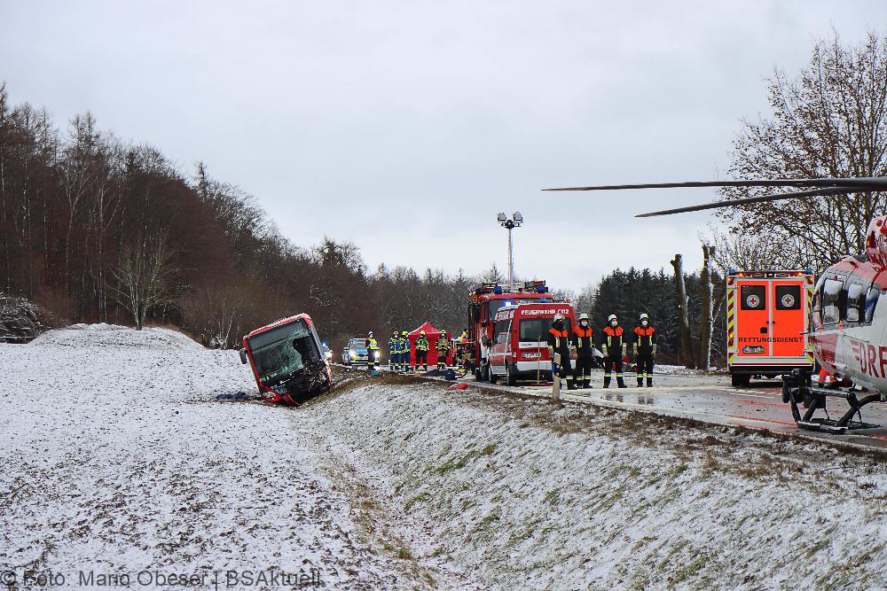 B16 Deisenhausen Pkw gegen Bus