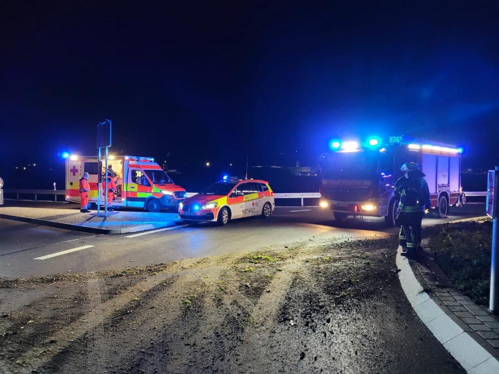Unfall Kreisverkehr Gundelfingen FF