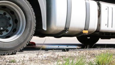 Lkw-Tank aufgerissen beschädigt