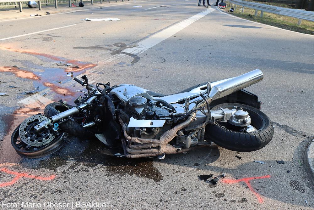 Unfall Premach Motorrad Pkw