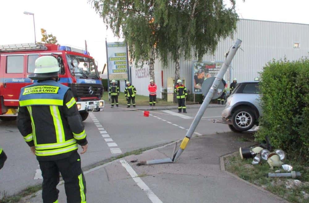 Unfall Haunsstetten Pkw Hecke