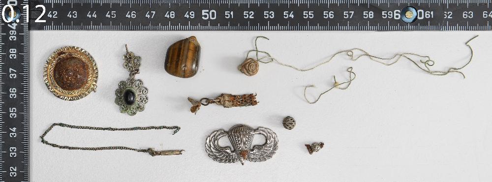 Fund von Schmuckgegenständen Eiskanal