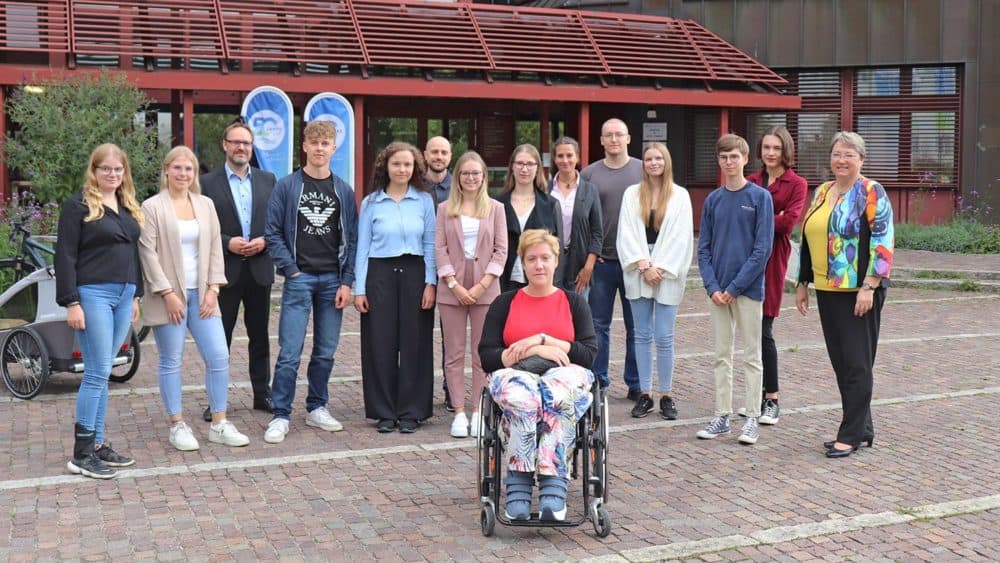 Lanratsamt Neu-Ulm Neue Azubis 2022 mit_Landrat