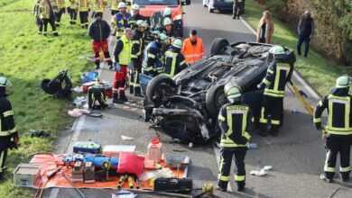 Am Montagvormittag, den 18.11.2024, ereignete sich auf der „Äußeren Offingen Straße“ zwischen Peterswörth und Offingen ein schwerer Verkehrsunfall bei einem Überholvorgang.