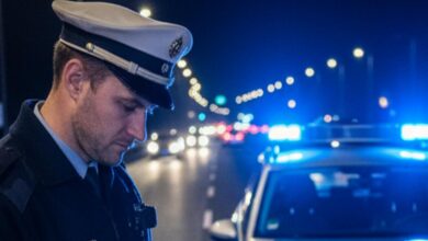 Polizeikontrolle durch Beamten