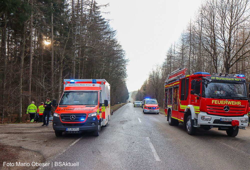 Am Samstagnachmittag, den 08. Februar 2025, ereignete sich auf der Kreisstraße GZ25 zwischen Dinkelscherben und Burtenbach ein Verkehrsunfall mit drei verletzten Personen.