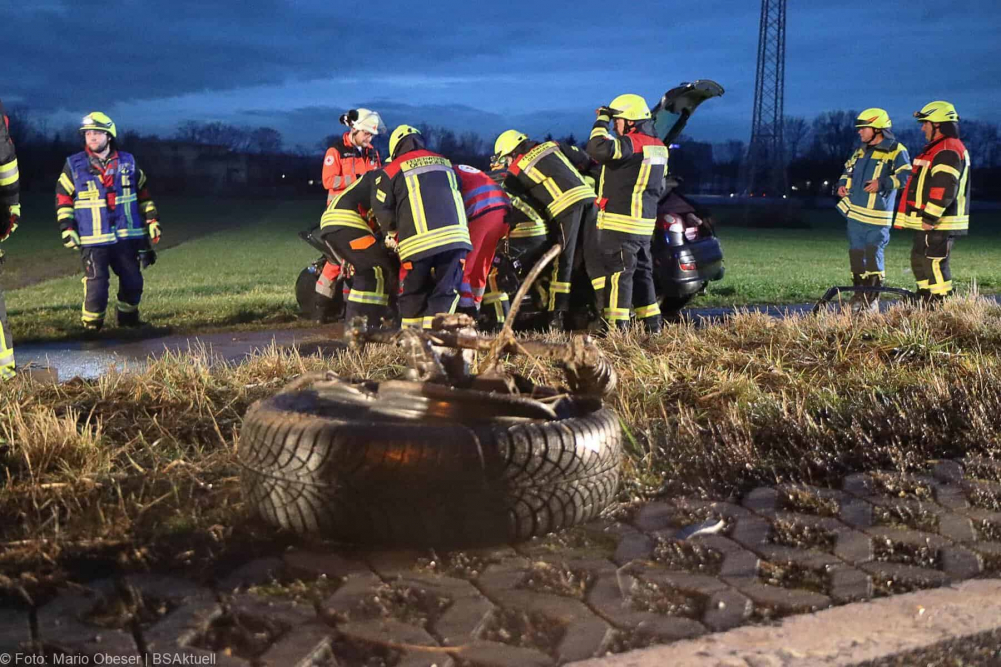 Am heutigen 12. Dezember 2023 ereignete sich gegen 16.20 Uhr ein schwerer Verkehrsunfall auf der Staatsstraße 2025 nahe Offingen