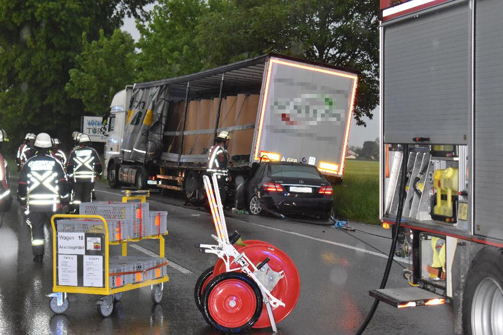 Unfall Türkheim Pkw Lkw 16052022