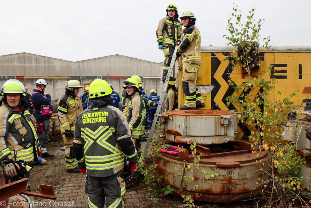 Große Katastrophenschutz-Übung bei Firma Rigdon in Günzburg