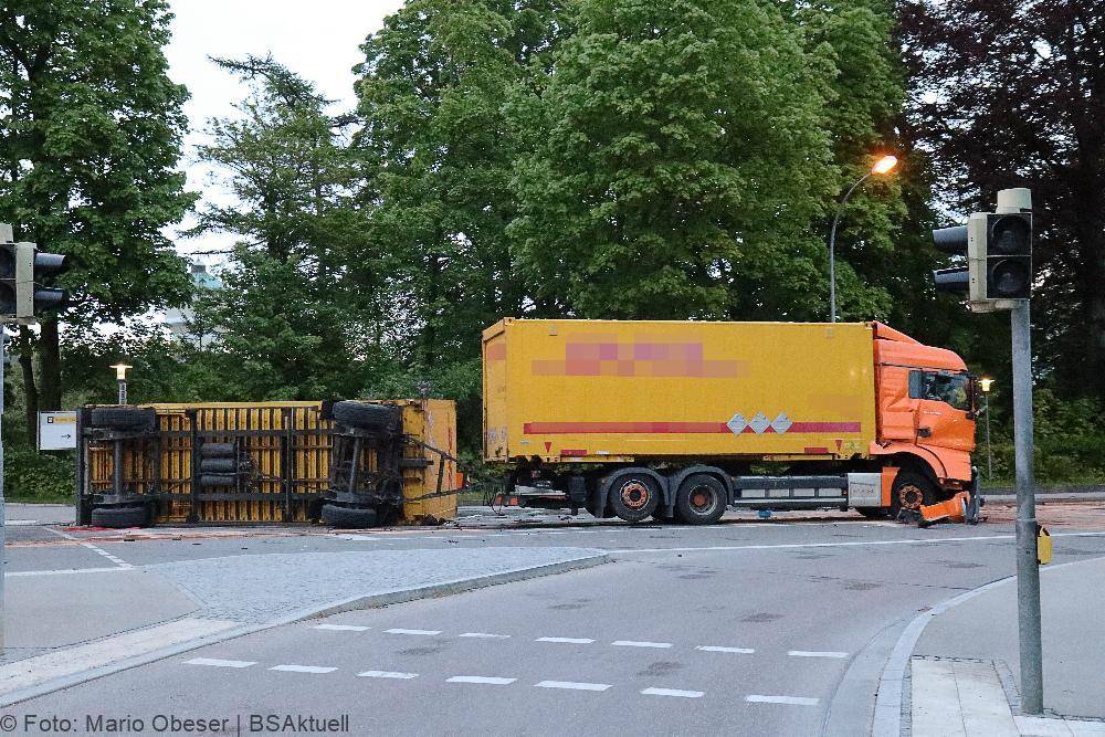 Unfall Lkw kollidieren Dillingen