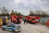 Lkw kippt in See Gundelfingen 04052021 22