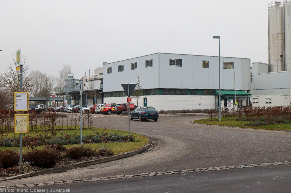 Am Montagvormittag, den 30. Dezember 2024, wurde ein Großaufgebot an Einsatzkräften zu einem Vorfall auf das Betriebsgelände einer Firma in der Rudolf-Diesel-Straße in Günzburg gerufen.