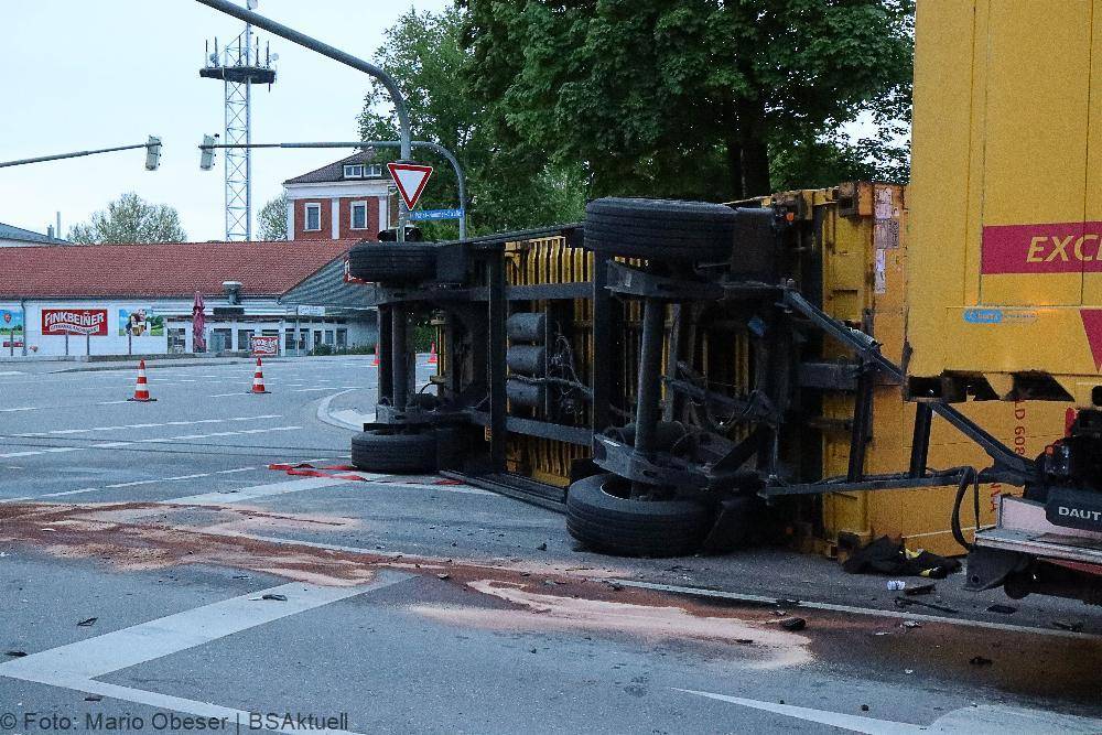 Unfall Lkw kollidieren Dillingen