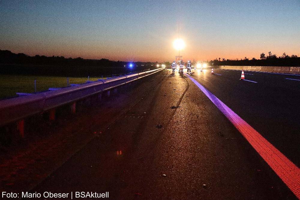 Pkw prallt auf der A8 bei Riedheim gegen die Leitplanke