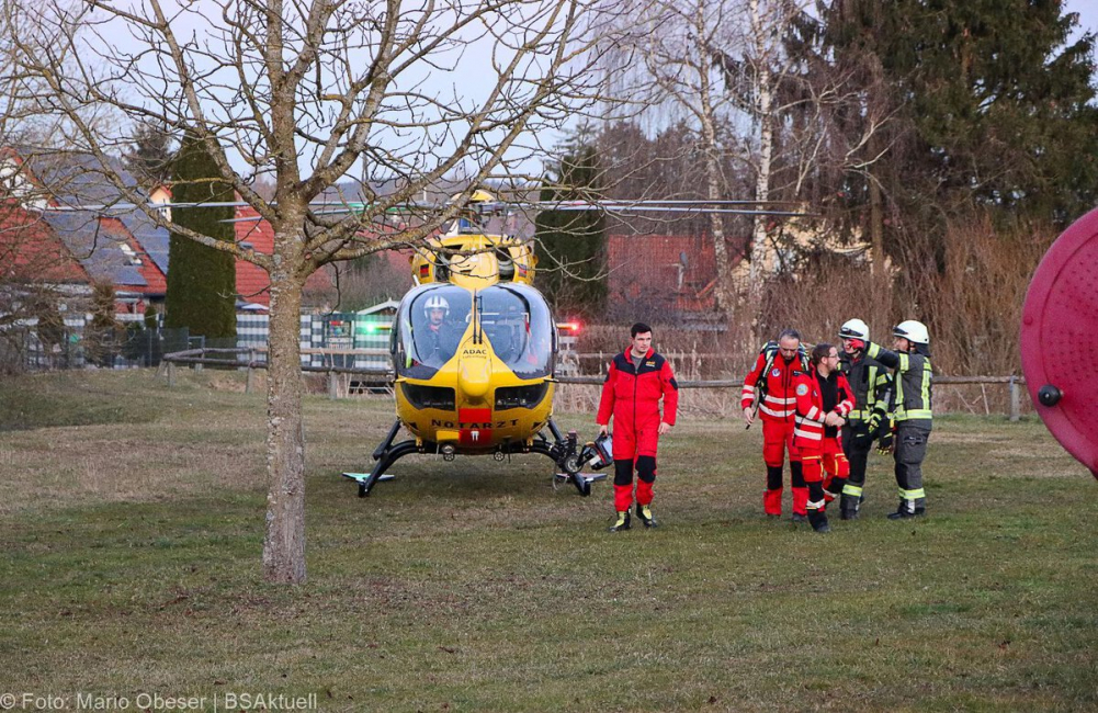 Am späten Mittwochnachmittag, den 5. März 2025, wurde der Rettungsdienst in die Donaustraße in Offingen alarmiert, nachdem eine Person kollabiert war. Vor Ort stellten die Einsatzkräfte Gasgeruch fest. Messgeräte schlugen an, woraufhin umgehend Großalarm ausgelöst wurde.