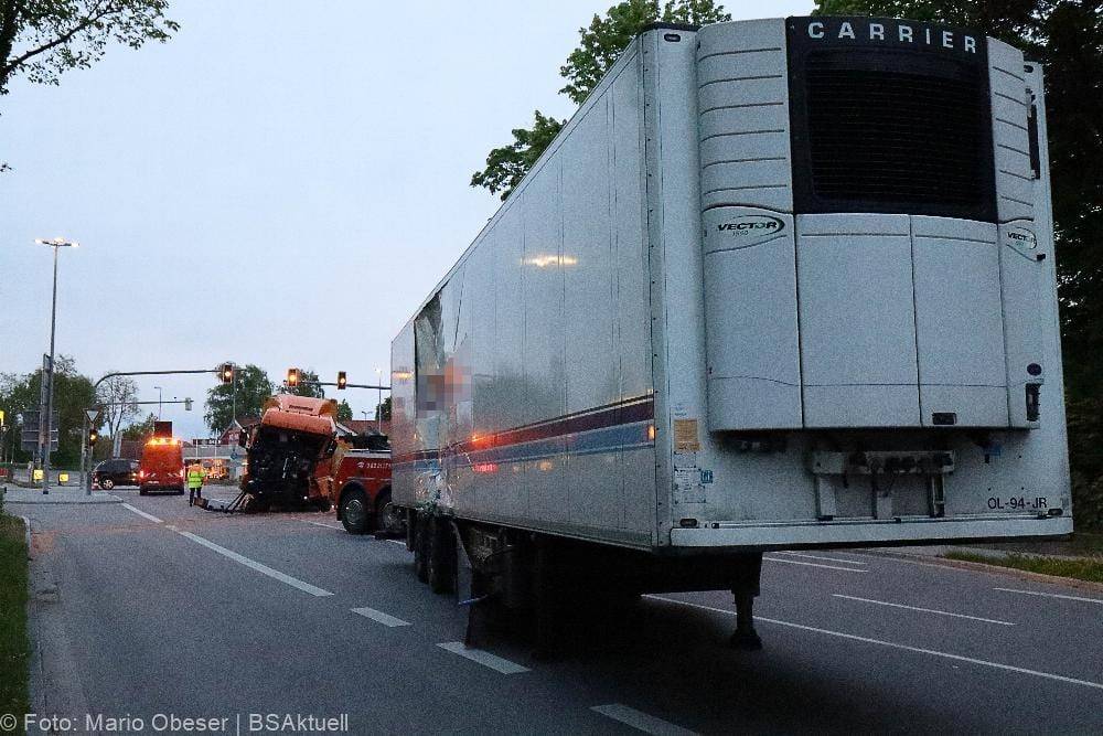 Unfall Lkw kollidieren Dillingen