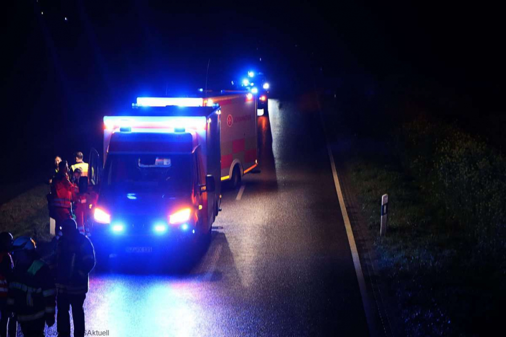 Am Dienstagabend, den 22. Oktober 2024, ereigneten sich kurz nach 21 Uhr auf der Kreisstraße GZ17, zwischen Jettingen und Goldbach, zwei aufeinanderfolgende Verkehrsunfälle.