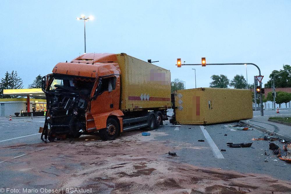 Unfall Lkw kollidieren Dillingen